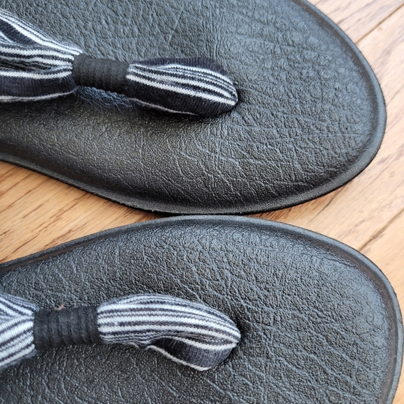 SANUK Black White Yoga Sling Cushioned Slide on Sandals 8 - Picture 3 of 6